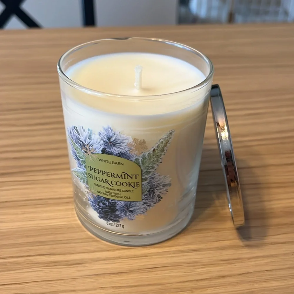 Bath & Body Works Single Wick Candle. Peppermint Sugar Cookie.